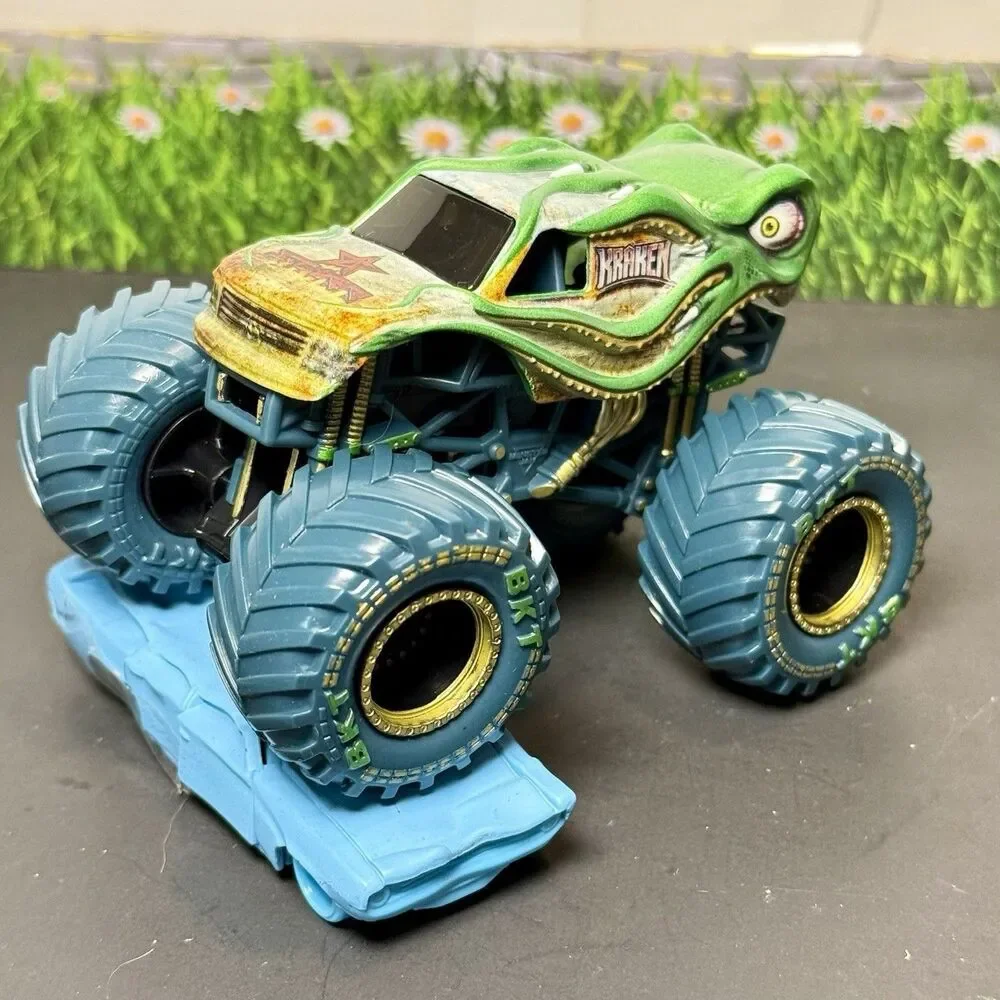 CUSTOM Hot Wheels Monster Jam Kraken Sea Creature Green Gold 1:64 Monster Truck